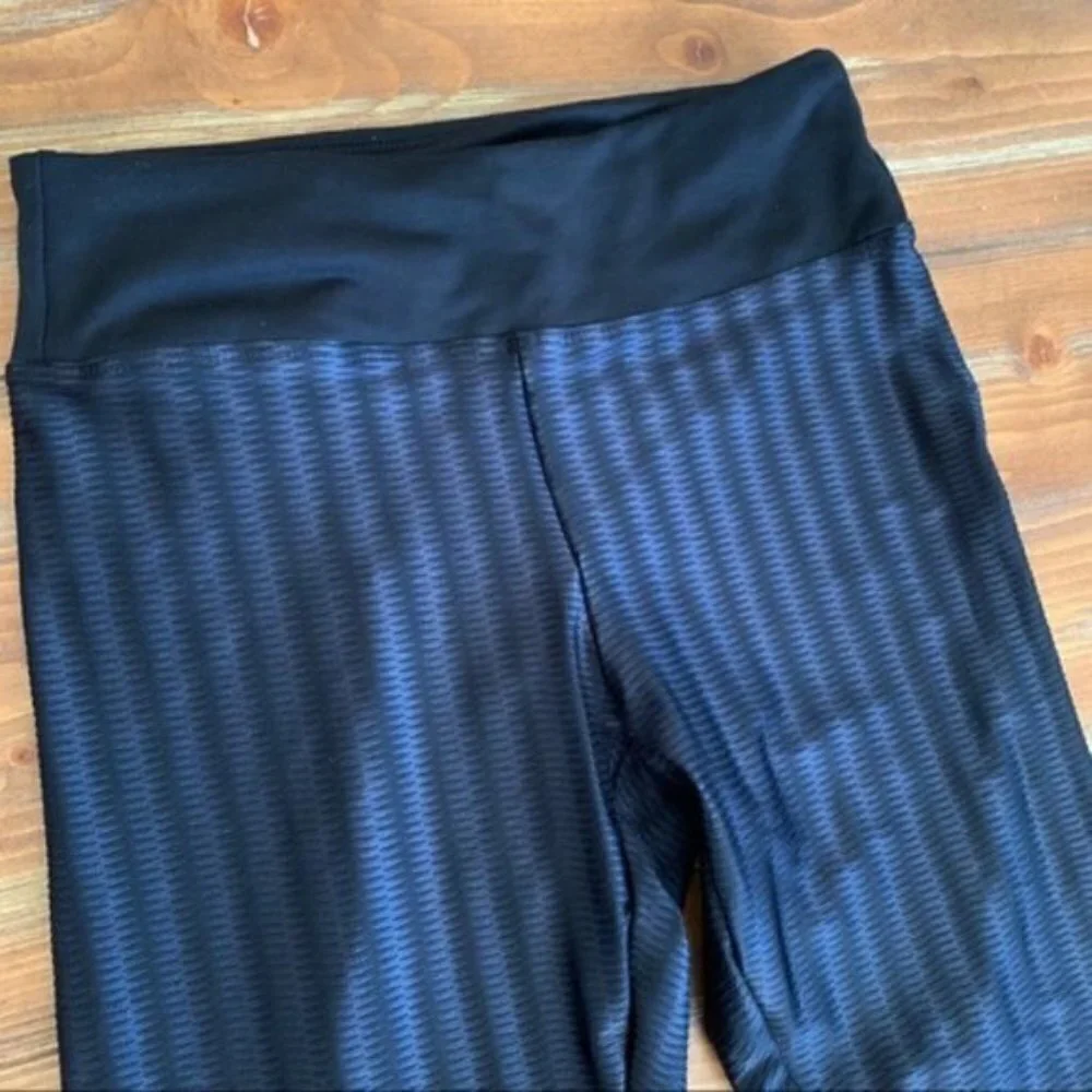 KORAL Liquid Black Crop Leggings. X-Small.